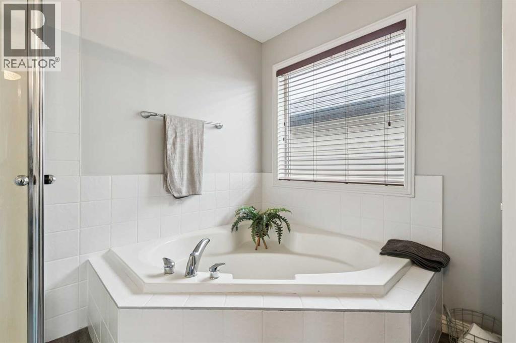 54 Chapala Grove Se, Calgary, Alberta  T2X 3V5 - Photo 19 - A2298683