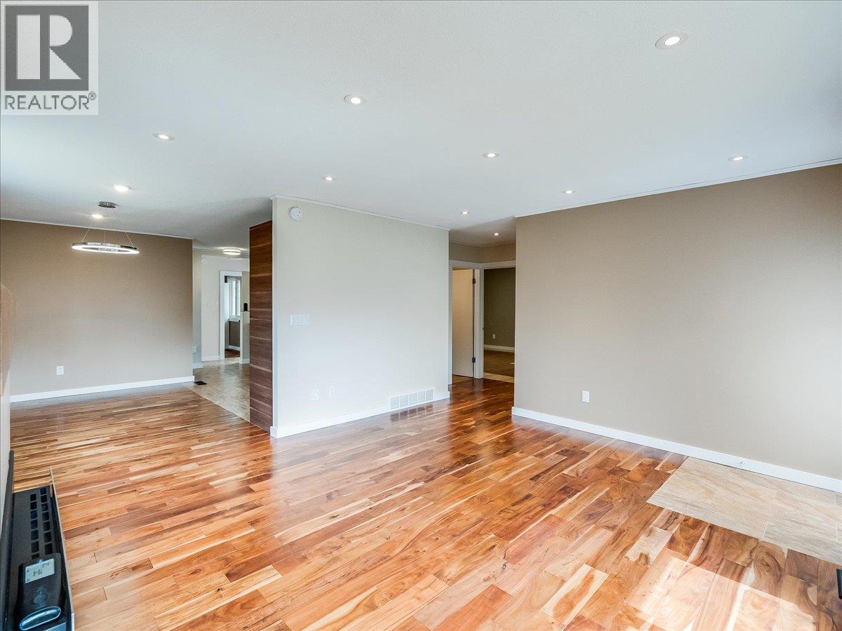 1181 Marianna Crescent, Trail, British Columbia  V1R 1C9 - Photo 4 - 10383932