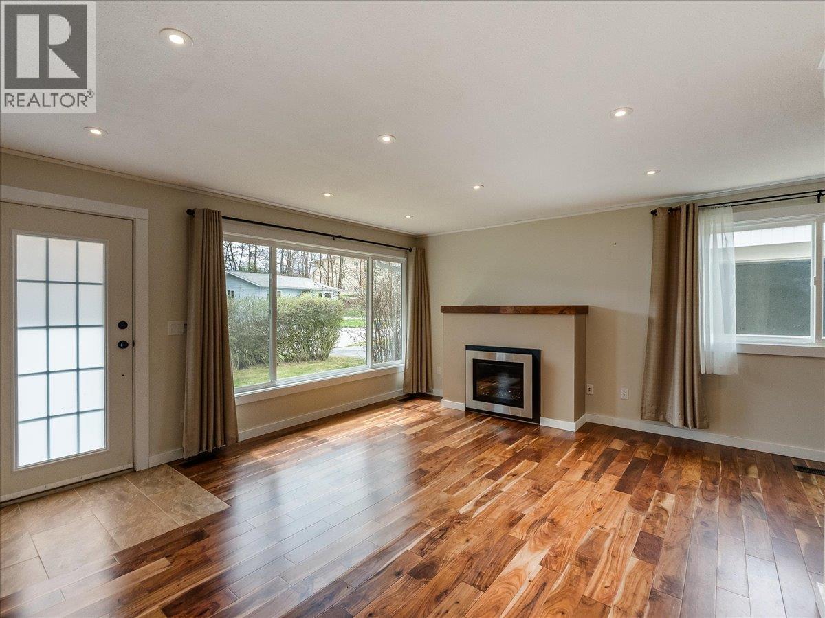 1181 Marianna Crescent, Trail, British Columbia  V1R 1C9 - Photo 3 - 10383932