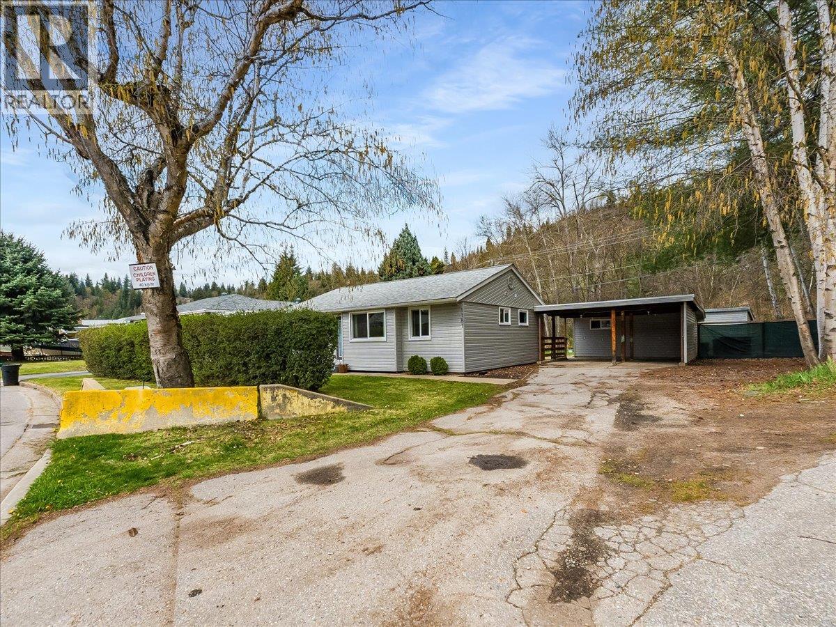 1181 Marianna Crescent, Trail, British Columbia  V1R 1C9 - Photo 2 - 10383932