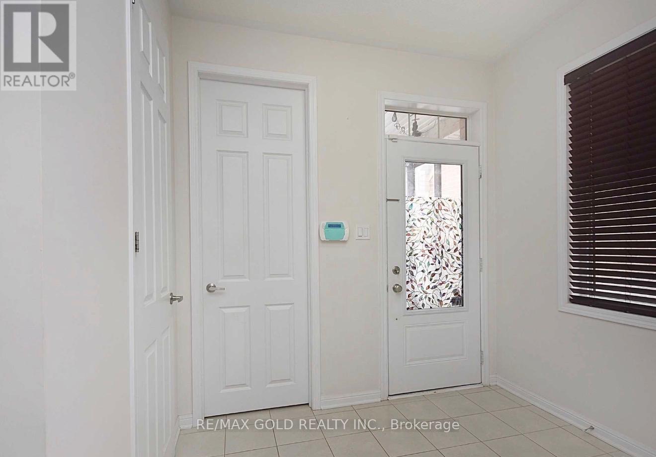 94 Robert Parkinson Drive, Brampton, Ontario  L7A 0Z3 - Photo 3 - W12961892