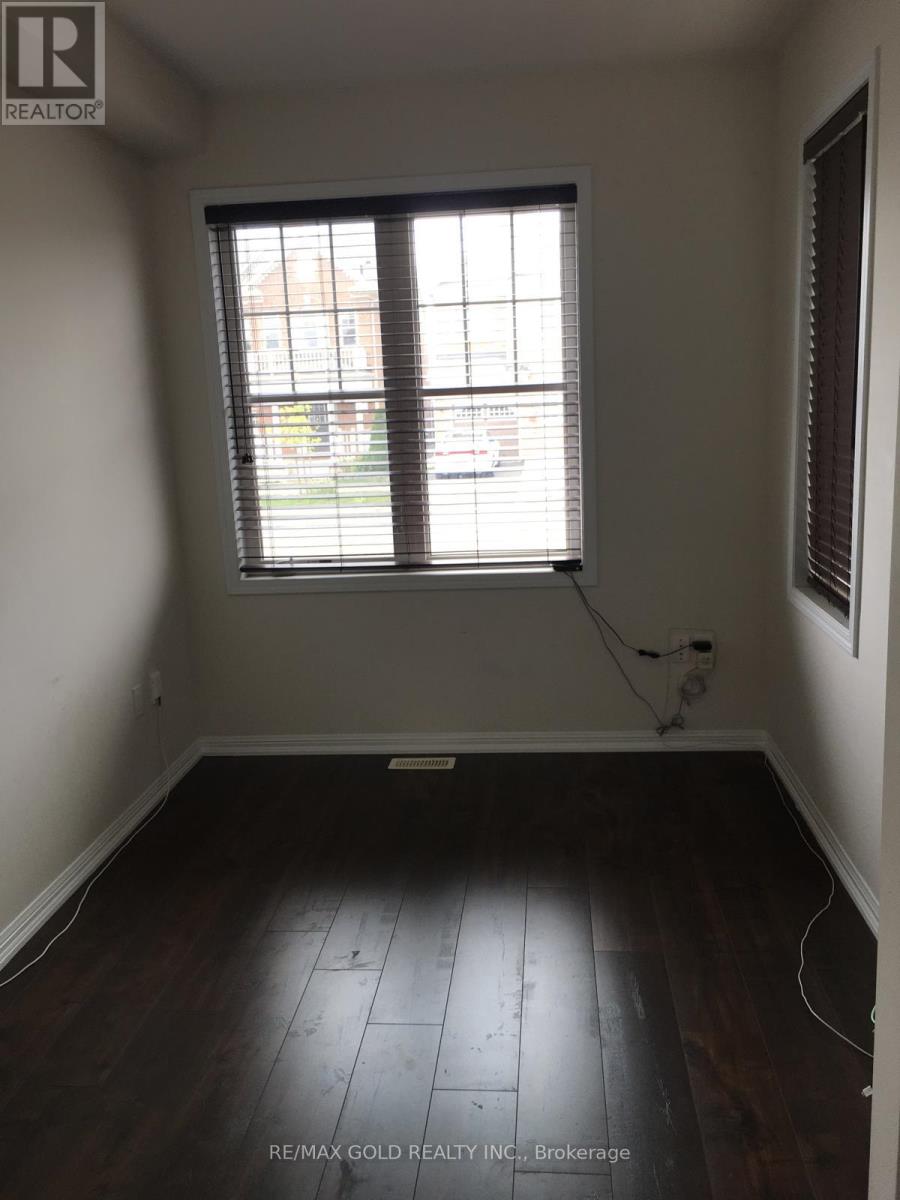 94 Robert Parkinson Drive, Brampton, Ontario  L7A 0Z3 - Photo 4 - W12961892