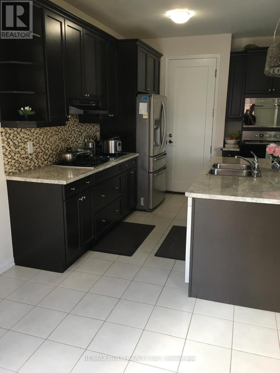 94 Robert Parkinson Drive, Brampton, Ontario  L7A 0Z3 - Photo 7 - W12961892