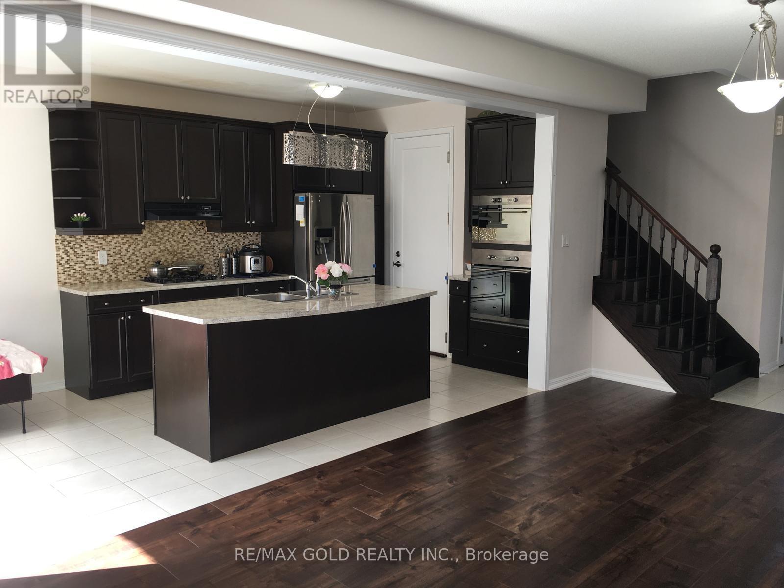 94 Robert Parkinson Drive, Brampton, Ontario  L7A 0Z3 - Photo 8 - W12961892