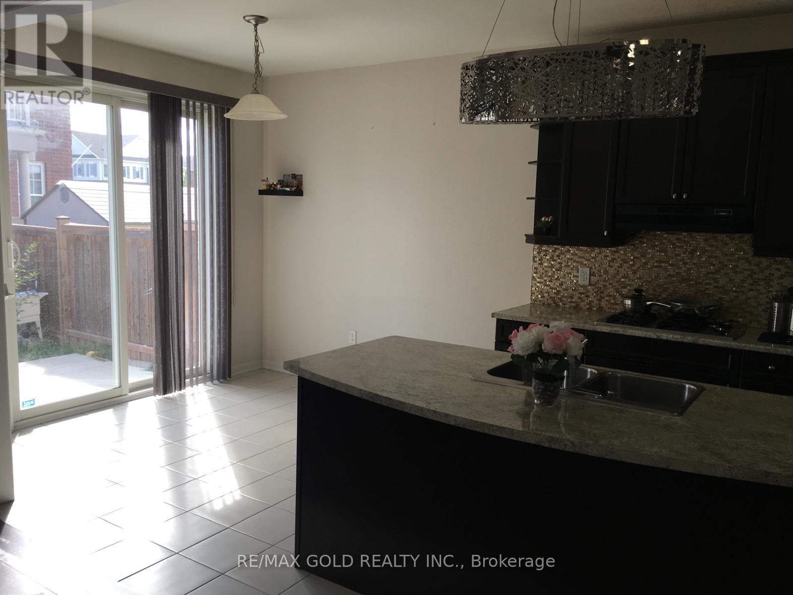 94 Robert Parkinson Drive, Brampton, Ontario  L7A 0Z3 - Photo 9 - W12961892