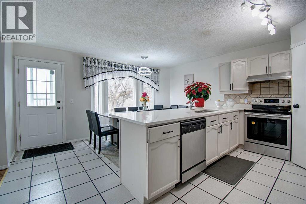 10316 Hidden Valley Drive NW, Calgary, Alberta  T3A 4Z6 - Photo 7 - A2301053