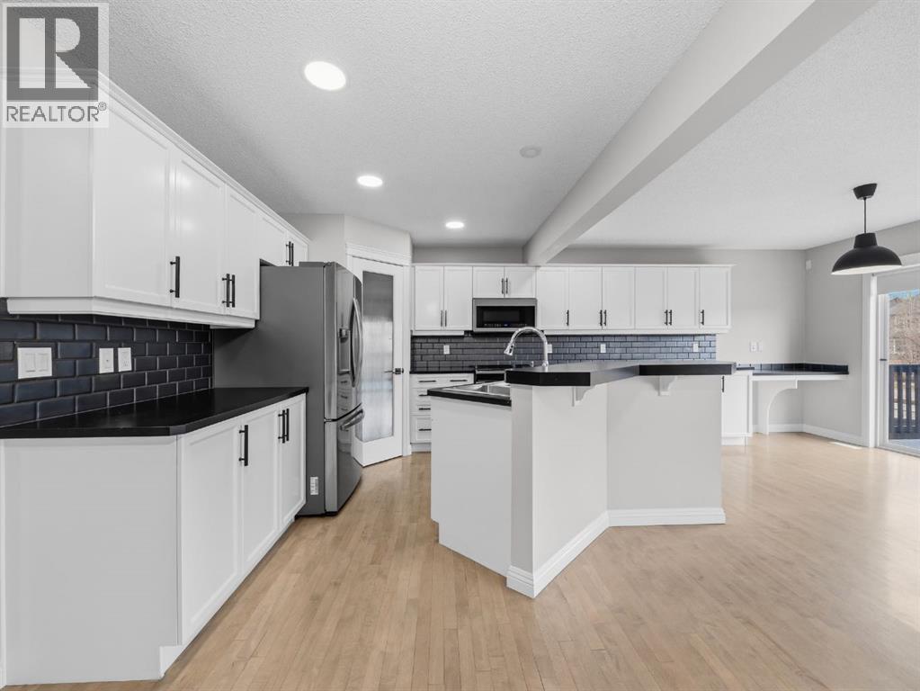 40 Everwillow Park Sw, Calgary, Alberta  T2Y 5C5 - Photo 6 - A2296699