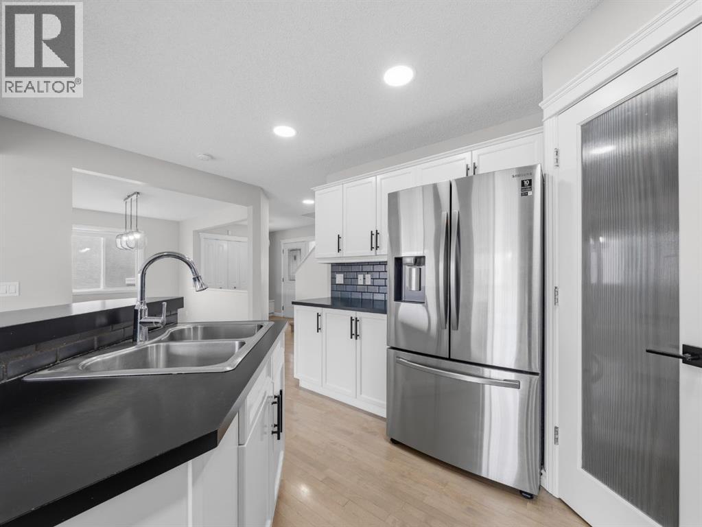 40 Everwillow Park Sw, Calgary, Alberta  T2Y 5C5 - Photo 9 - A2296699