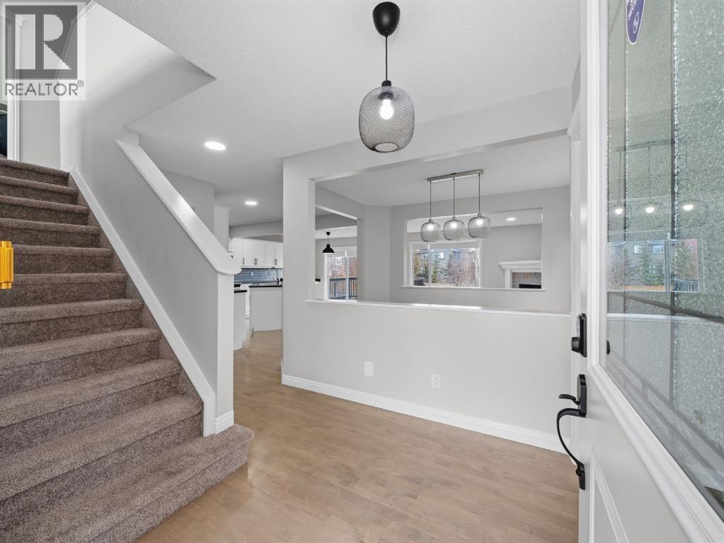 40 Everwillow Park Sw, Calgary, Alberta  T2Y 5C5 - Photo 4 - A2296699