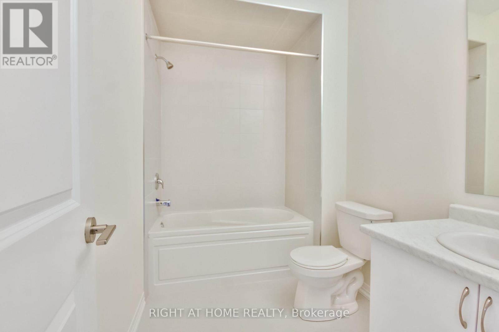 3056 Sandy Acrs Avenue, Severn, Ontario  L3V 8P8 - Photo 10 - S13017760