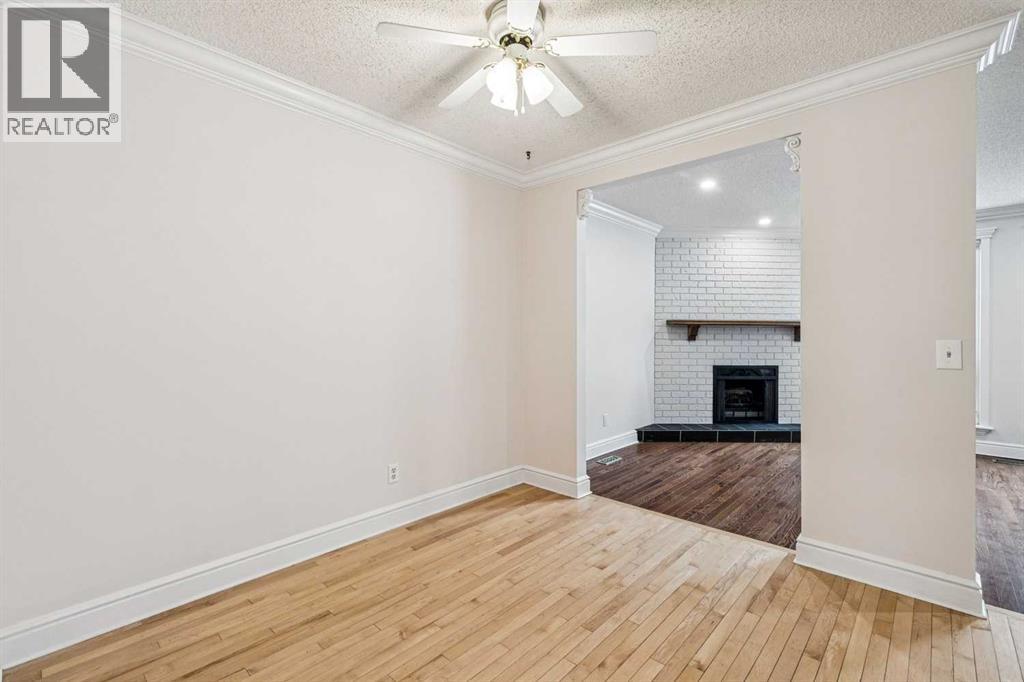 131 Woodglen Way Sw, Calgary, Alberta  T2W 4L9 - Photo 7 - A2298404