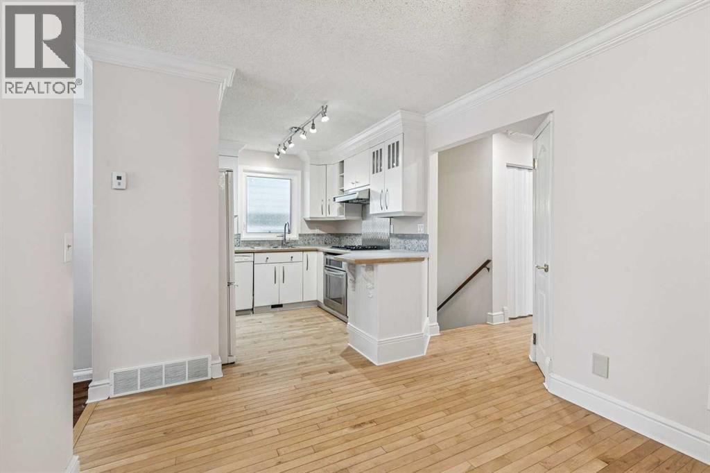 131 Woodglen Way Sw, Calgary, Alberta  T2W 4L9 - Photo 8 - A2298404