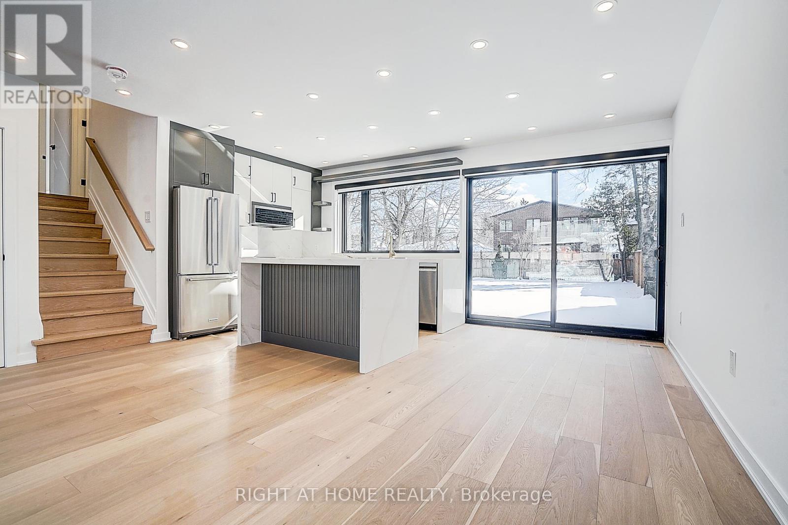 215 CHURCHILL AVENUE, Toronto, Ontario