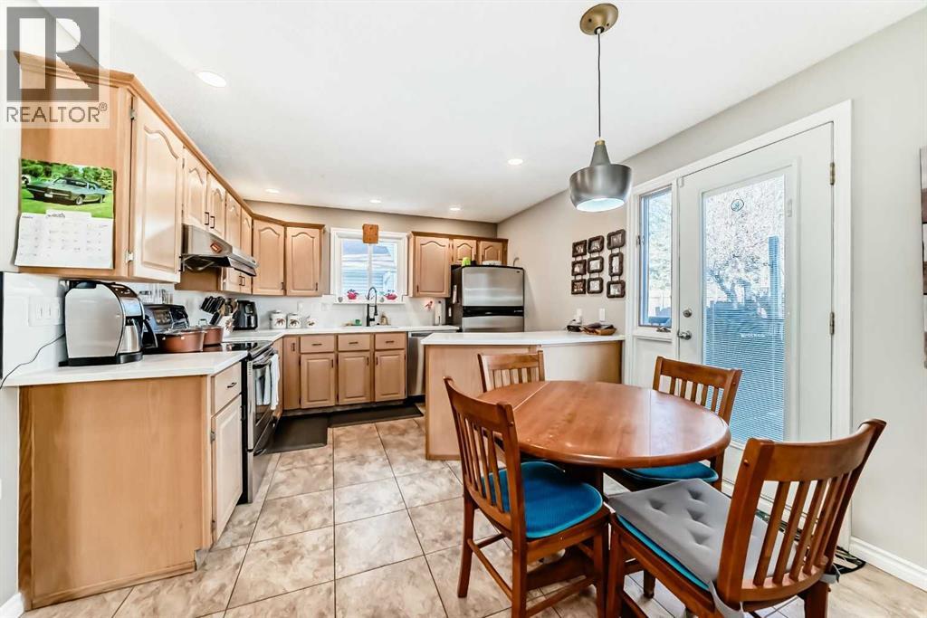 8 Meadow Place SE, Airdrie, Alberta  T4A 1W4 - Photo 9 - A2299404