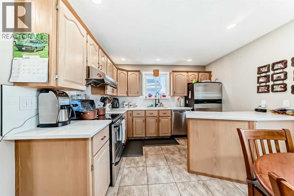 8 Meadow Place SE, Airdrie, Alberta  T4A 1W4 - Photo 6 - A2299404