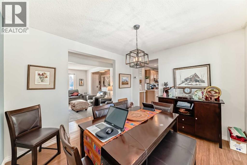 8 Meadow Place SE, Airdrie, Alberta  T4A 1W4 - Photo 12 - A2299404