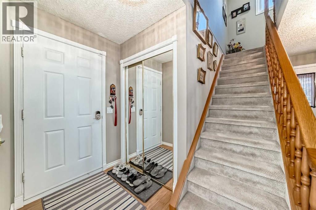 8 Meadow Place SE, Airdrie, Alberta  T4A 1W4 - Photo 4 - A2299404