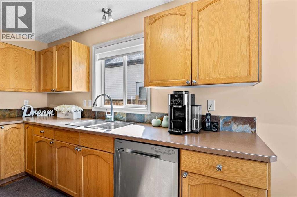 310 Somerset Drive Sw, Calgary, Alberta  T2Y 3M4 - Photo 8 - A2301601