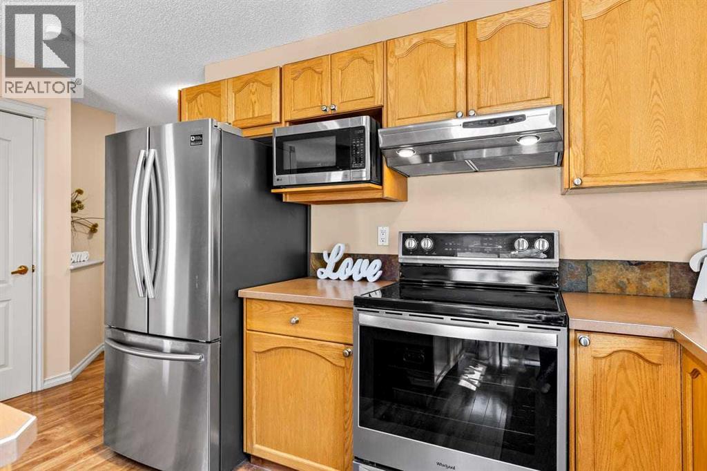 310 Somerset Drive Sw, Calgary, Alberta  T2Y 3M4 - Photo 9 - A2301601