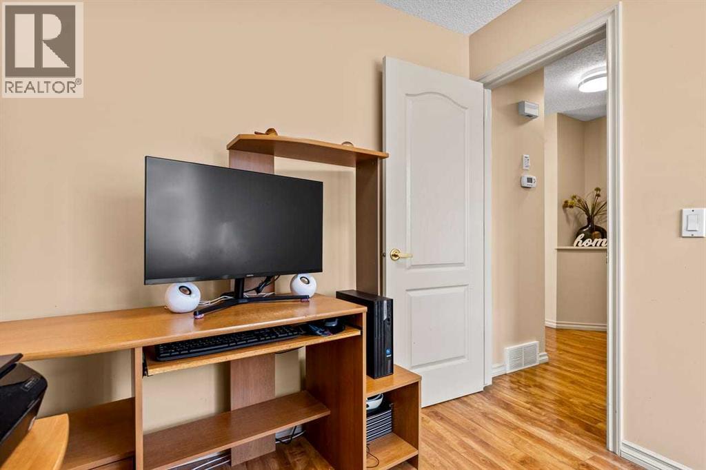 310 Somerset Drive Sw, Calgary, Alberta  T2Y 3M4 - Photo 15 - A2301601