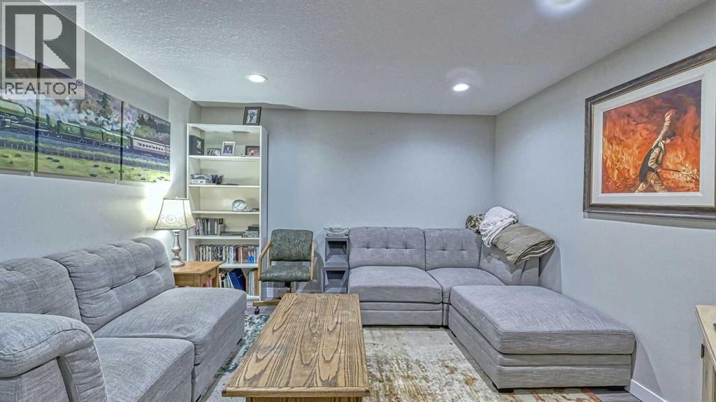 64 Midglen Drive Se, Calgary, Alberta  T2X 1G7 - Photo 27 - A2302754