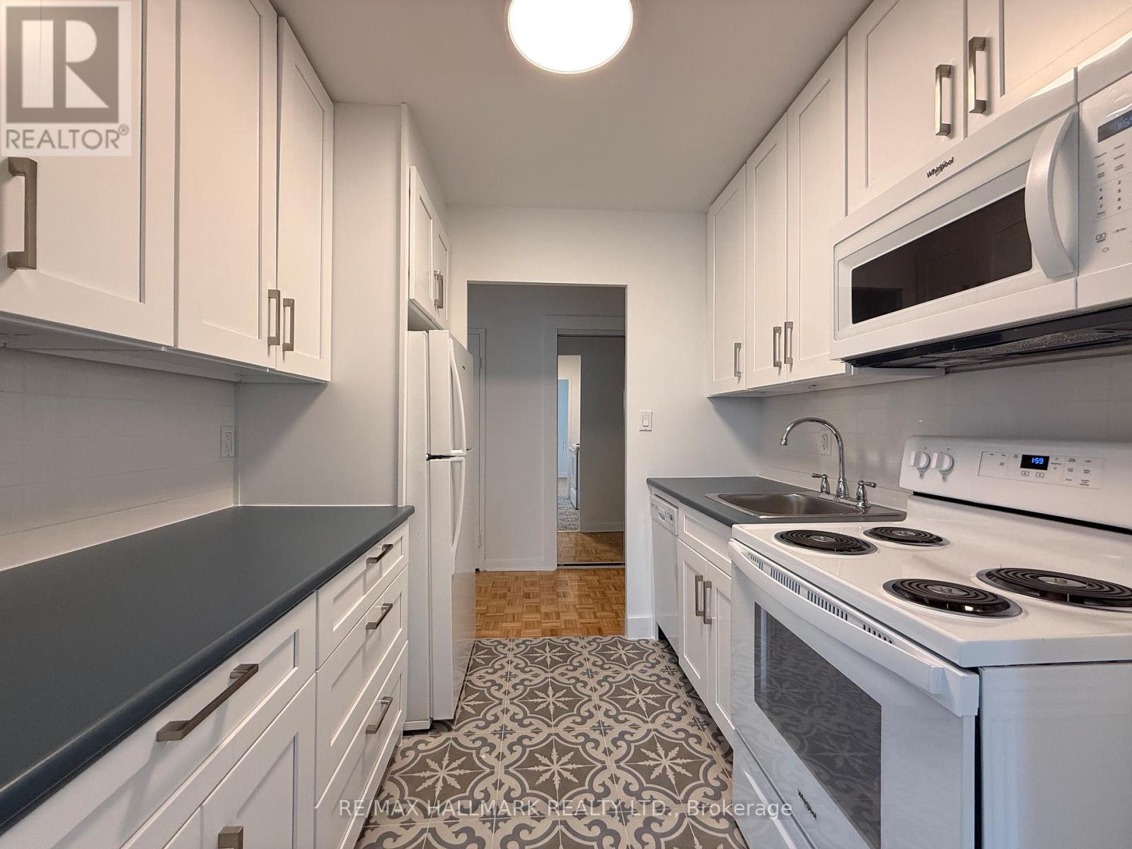 405 - 28 Upper Canada Drive, Toronto, Ontario  M2P 1R9 - Photo 6 - C12677174