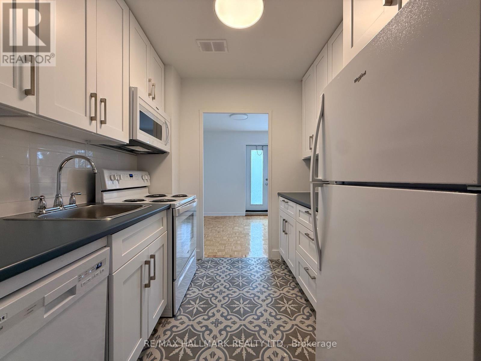 405 - 28 Upper Canada Drive, Toronto, Ontario  M2P 1R9 - Photo 5 - C12677174