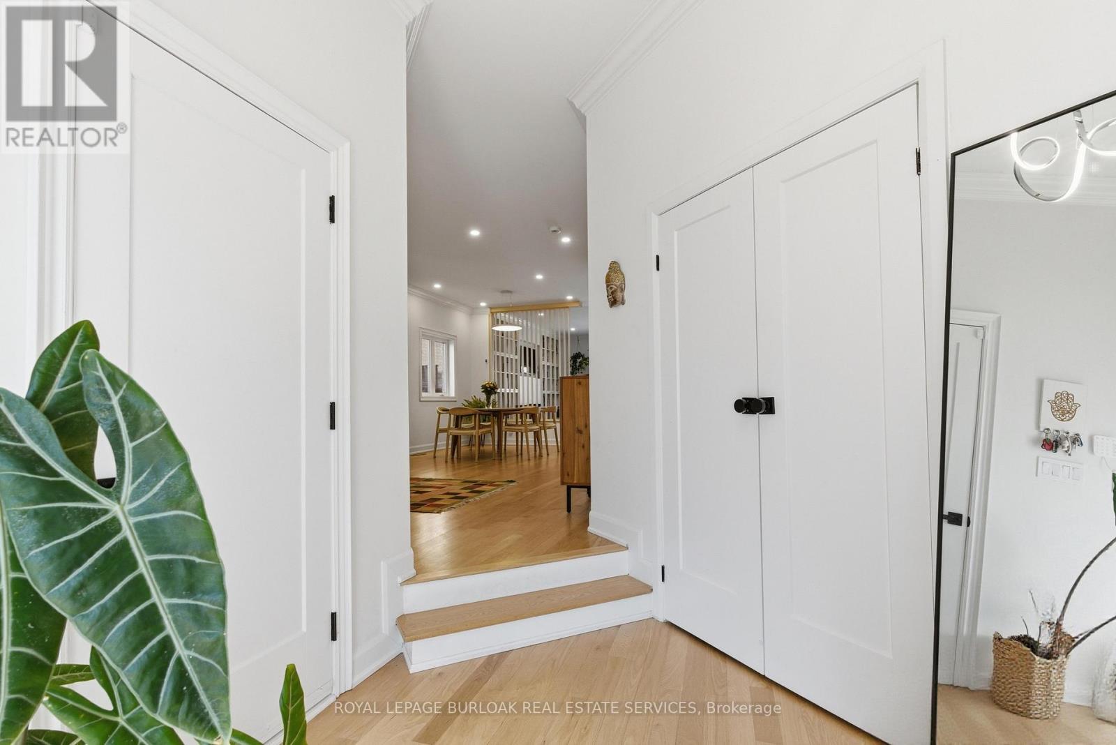 2289 Owlridge Drive, Oakville, Ontario  L6M 3S9 - Photo 2 - W12855158