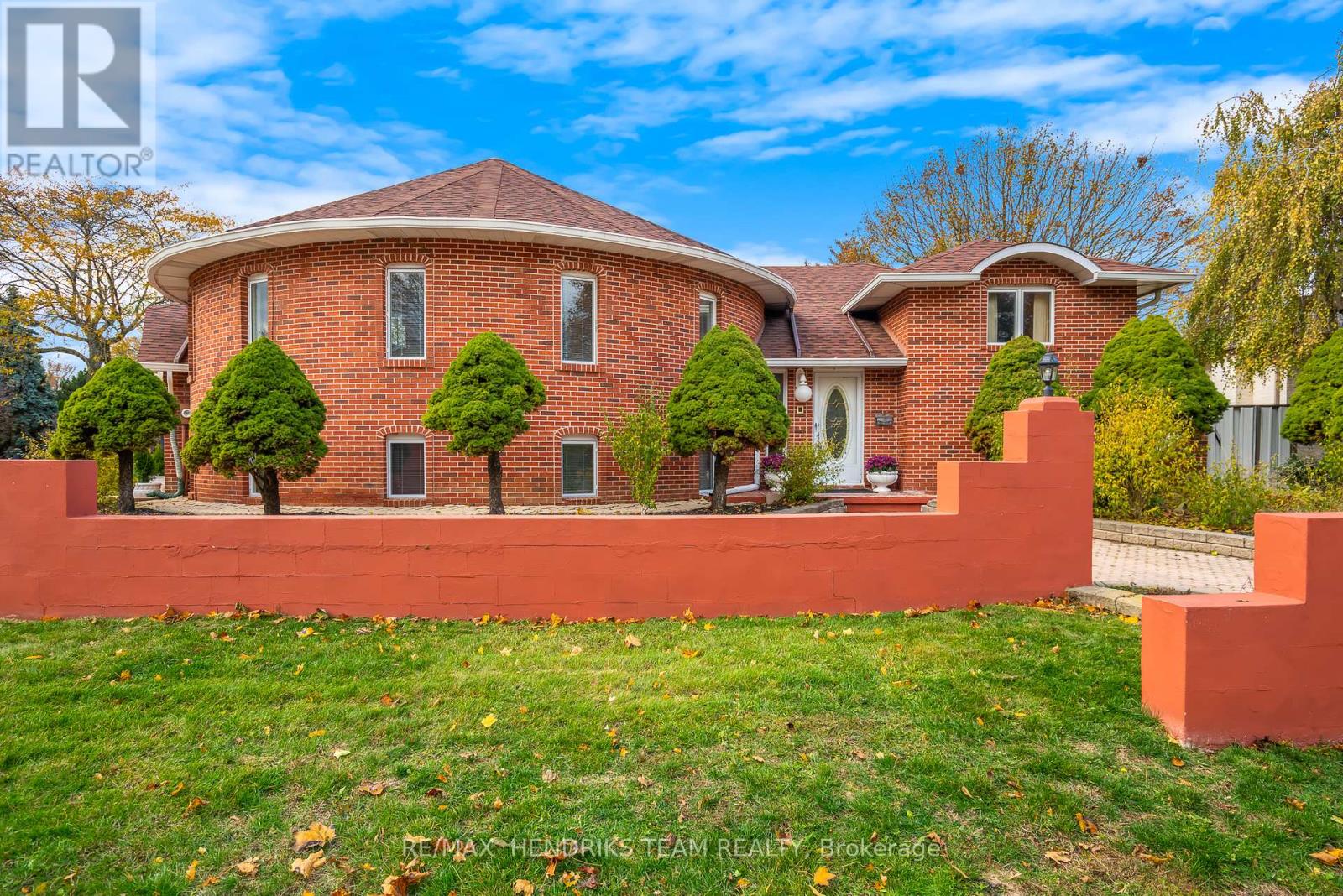 85 Westgate Park Drive, St. Catharines, Ontario  L2N 5X1 - Photo 2 - X13017810