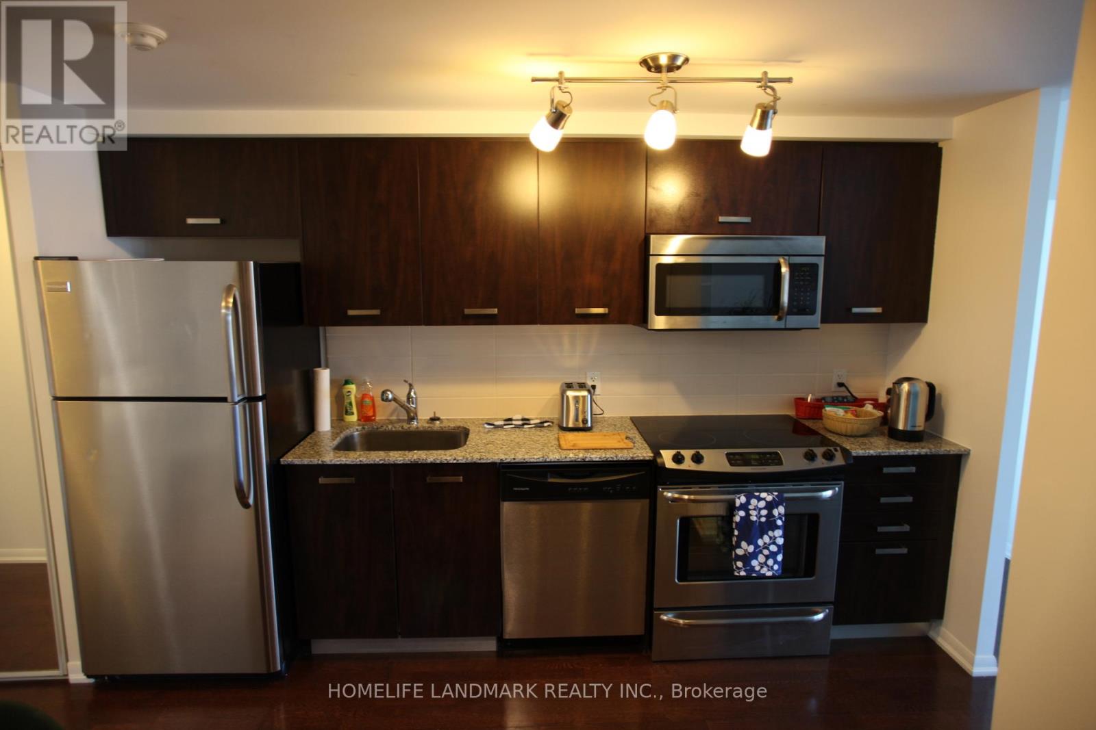 3006 - 832 Bay Street, Toronto, Ontario  M5S 1Z6 - Photo 2 - C13017816