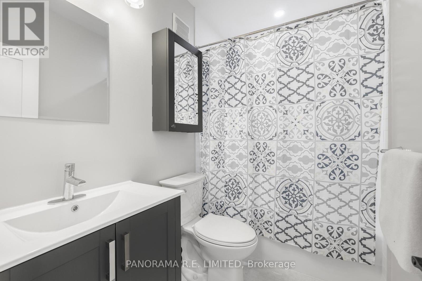 140 Wolfrey Avenue, Toronto, Ontario  M4K 1L3 - Photo 13 - E12996886