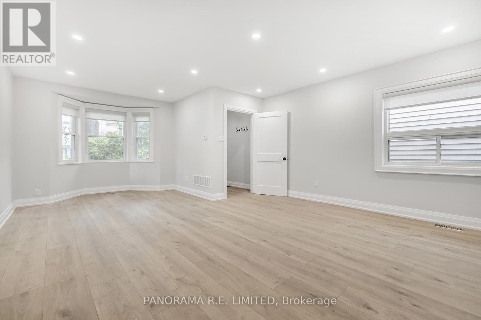 140 Wolfrey Avenue, Toronto, Ontario  M4K 1L3 - Photo 4 - E12996886