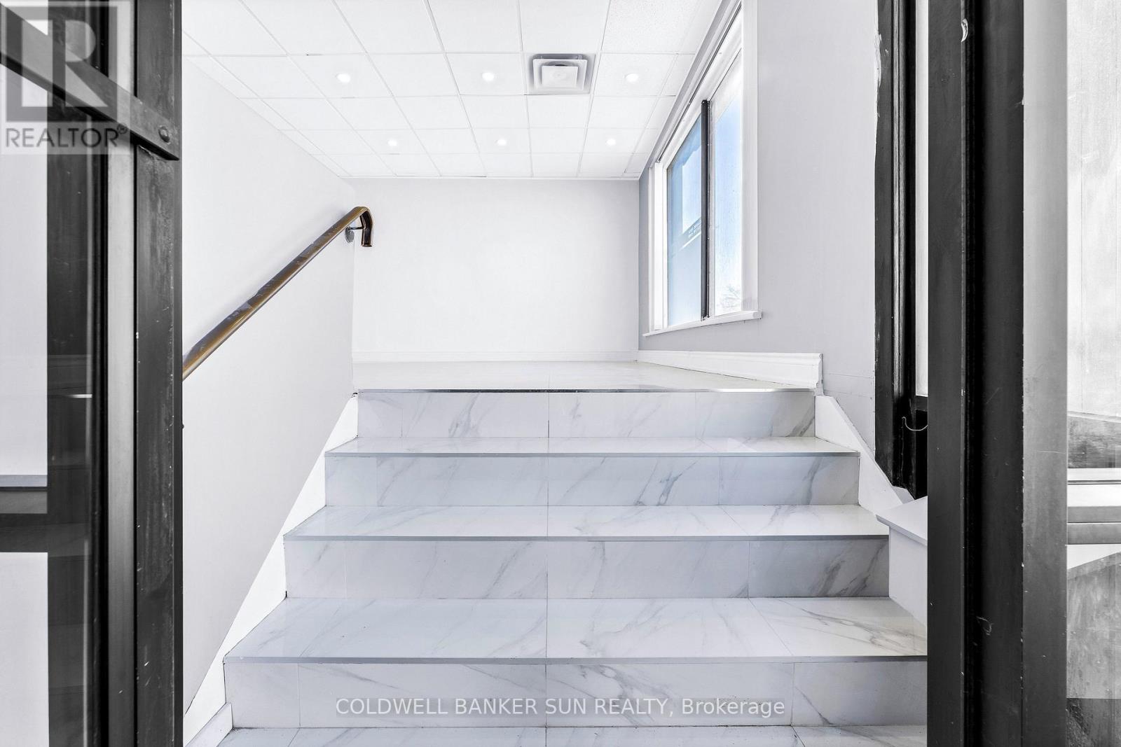 290 Dundas Street, Woodstock, Ontario  N4S 1B2 - Photo 5 - X12864616