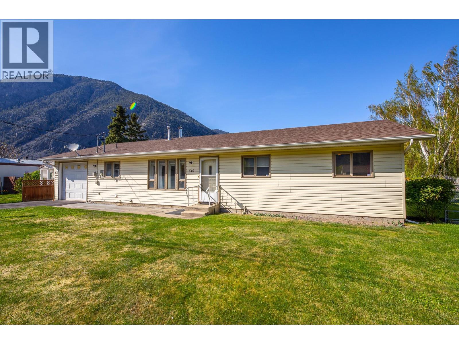 510 6th Avenue, Keremeos, British Columbia  V0X 1N3 - Photo 4 - 10382969
