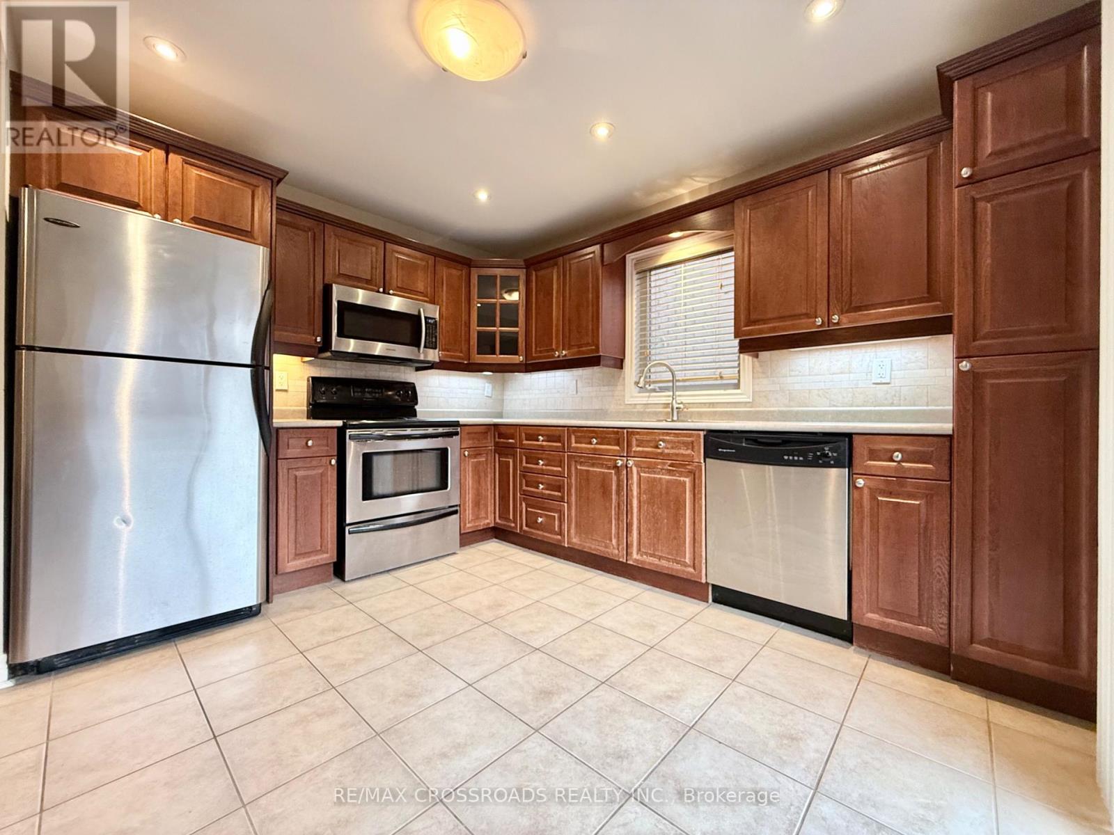 158 Gail Parks Crescent, Newmarket, Ontario  L3X 3C1 - Photo 4 - N13017798