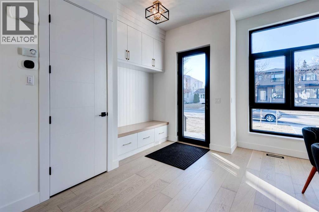 3716 44 Street SW, Calgary, Alberta  T3E 3S1 - Photo 3 - A2287475