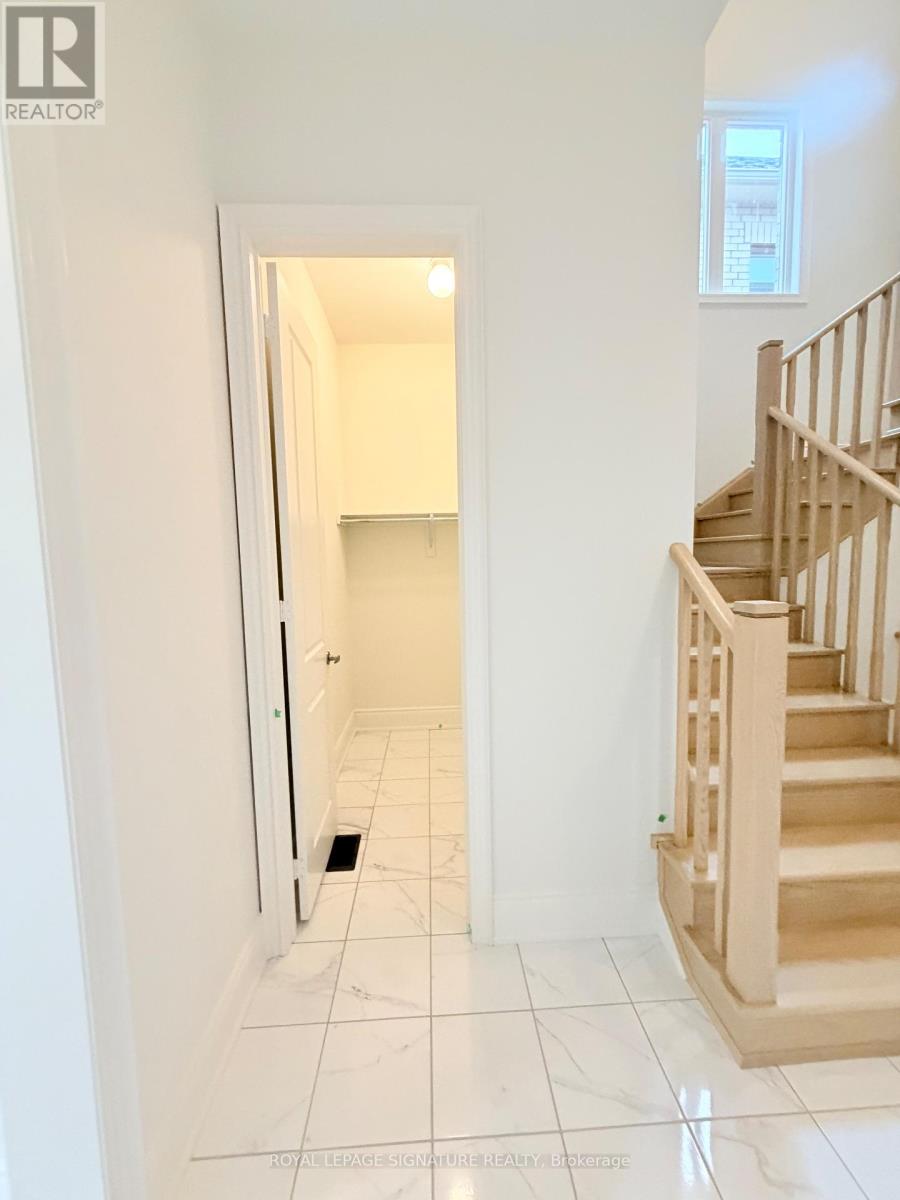 8 Art Leech Drive, Richmond Hill, Ontario  L4E 3R9 - Photo 8 - N12874804