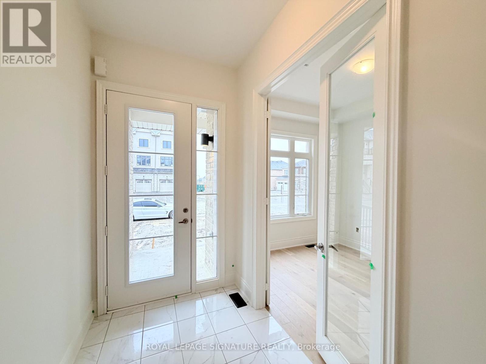 8 Art Leech Drive, Richmond Hill, Ontario  L4E 3R9 - Photo 9 - N12874804