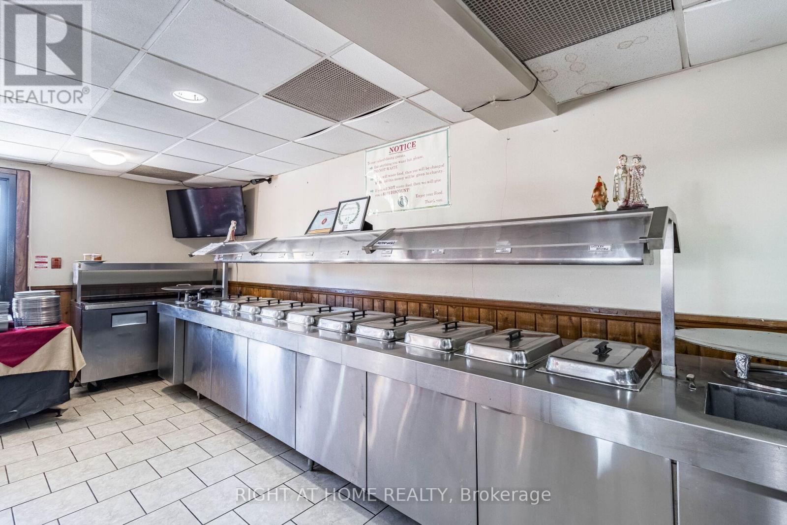 5951 Clark Avenue, Niagara Falls, Ontario  L2G 3W3 - Photo 10 - X13002960