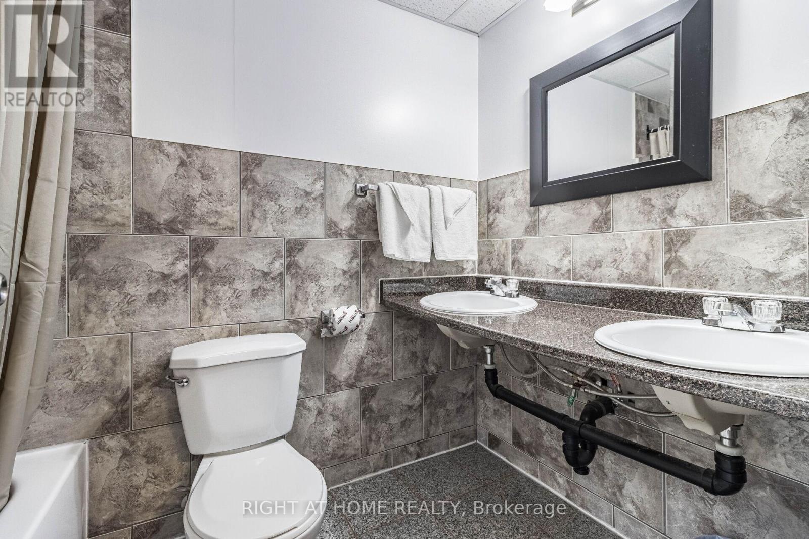 5951 Clark Avenue, Niagara Falls, Ontario  L2G 3W3 - Photo 17 - X13002960