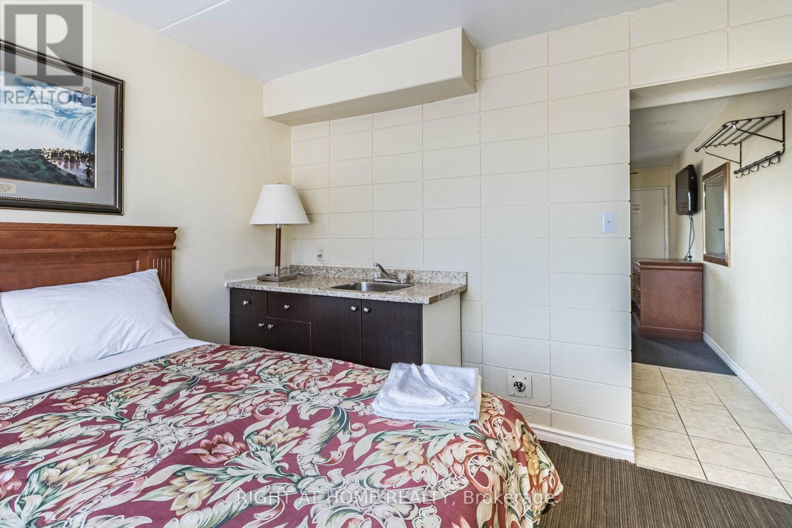 5951 Clark Avenue, Niagara Falls, Ontario  L2G 3W3 - Photo 15 - X13002960