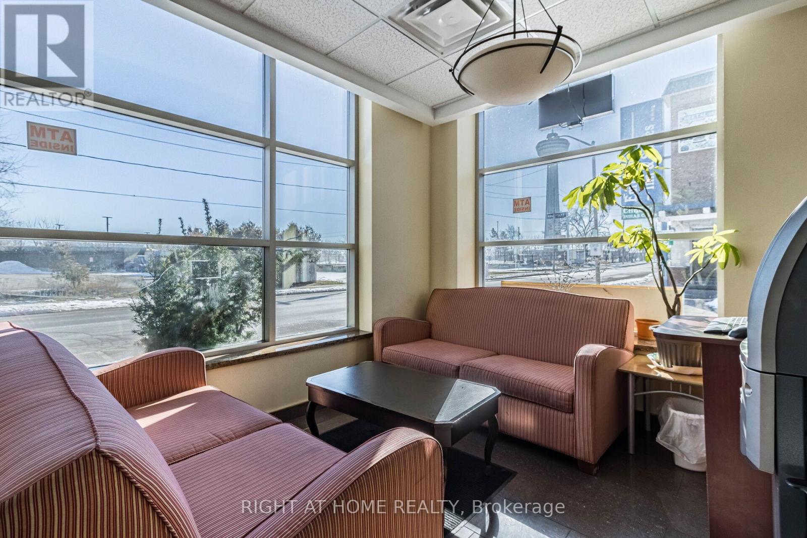 5951 Clark Avenue, Niagara Falls, Ontario  L2G 3W3 - Photo 6 - X13002960