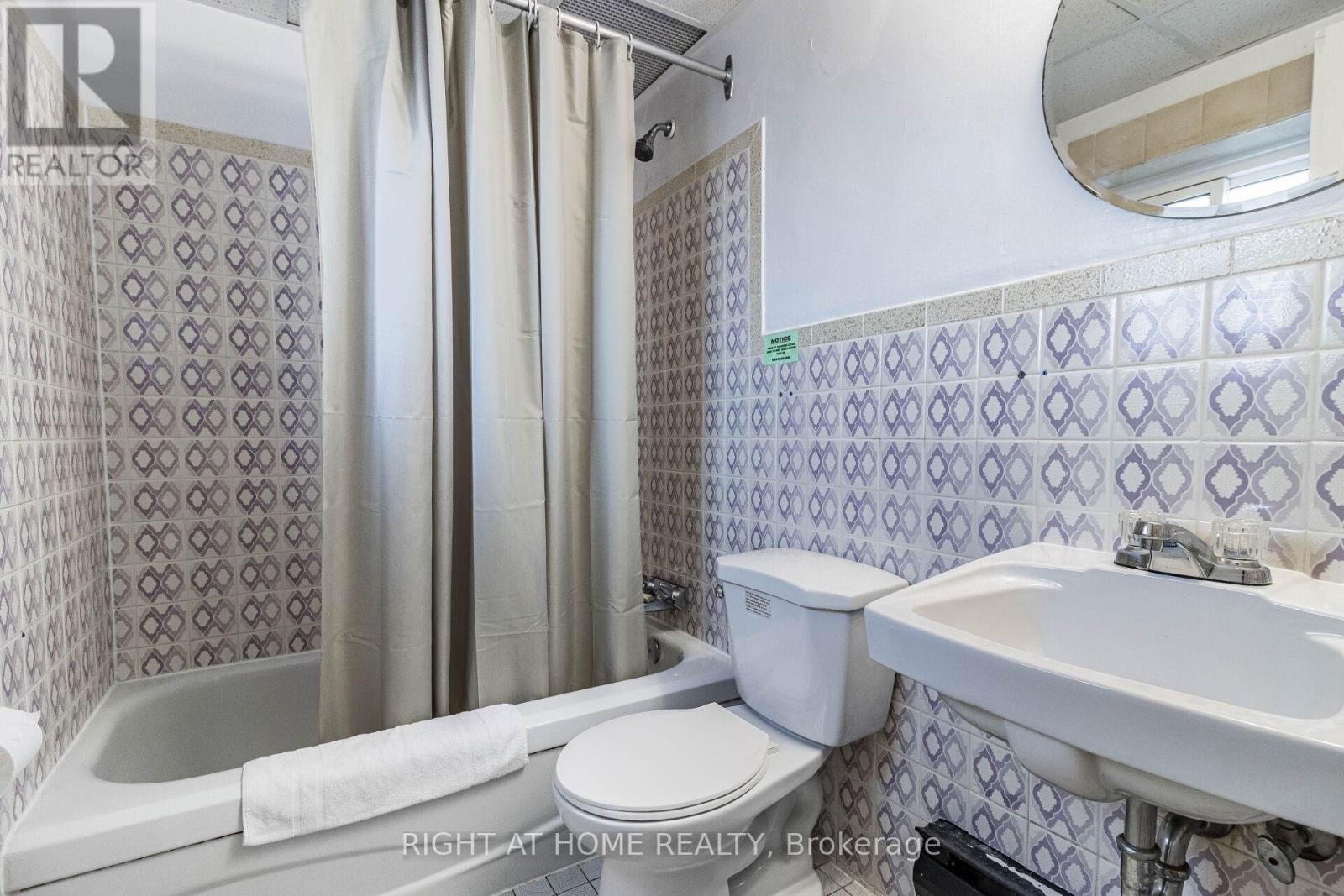 5951 Clark Avenue, Niagara Falls, Ontario  L2G 3W3 - Photo 4 - X13002960