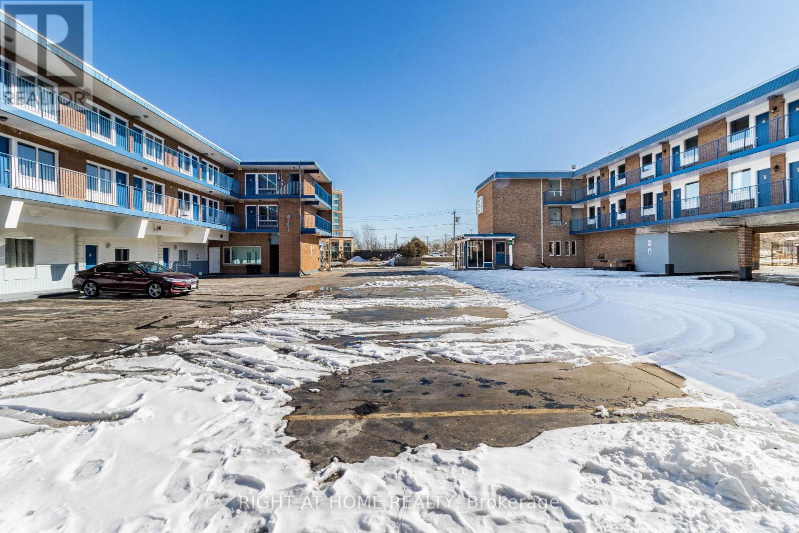 5951 Clark Avenue, Niagara Falls, Ontario  L2G 3W3 - Photo 8 - X13002960