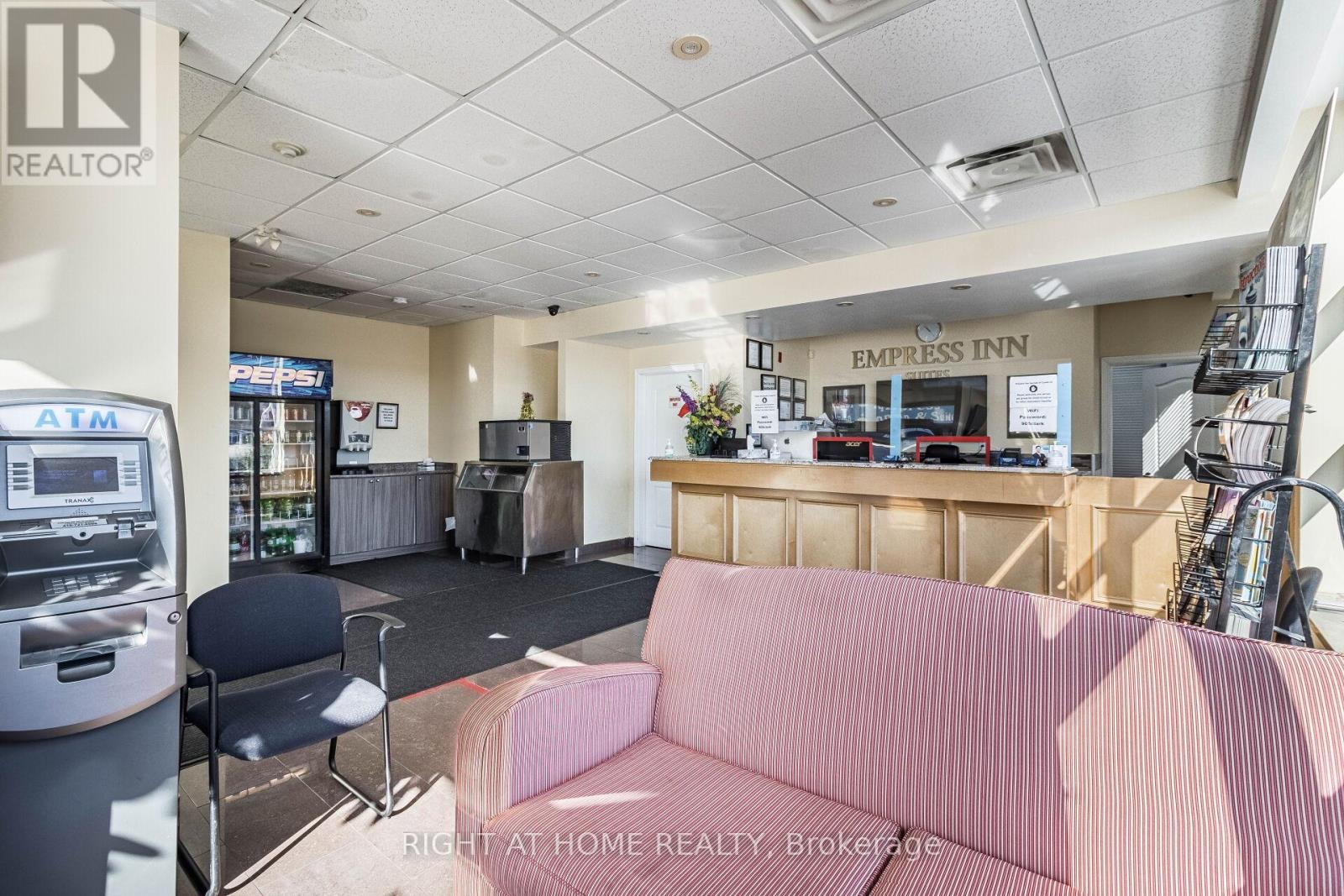 5951 Clark Avenue, Niagara Falls, Ontario  L2G 3W3 - Photo 9 - X13002960