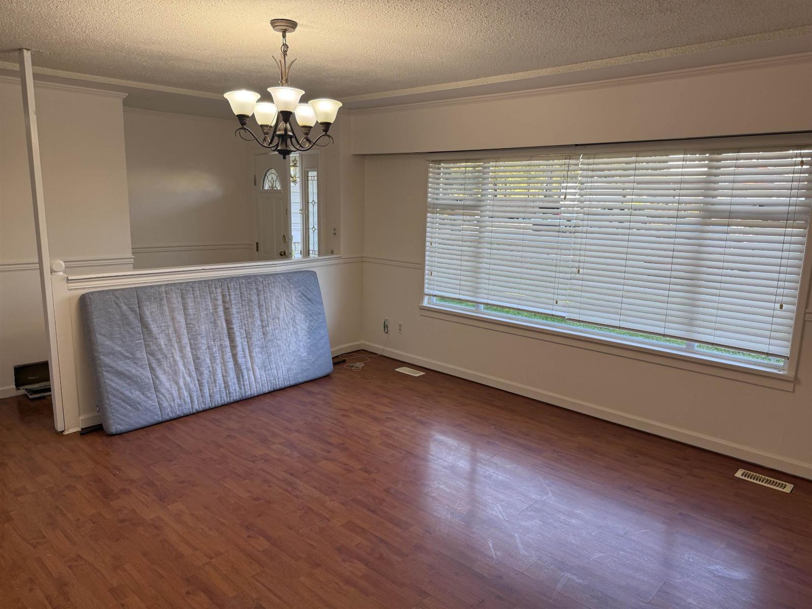 14932 90a Avenue, Surrey, British Columbia  V3R 1B3 - Photo 4 - R3113152