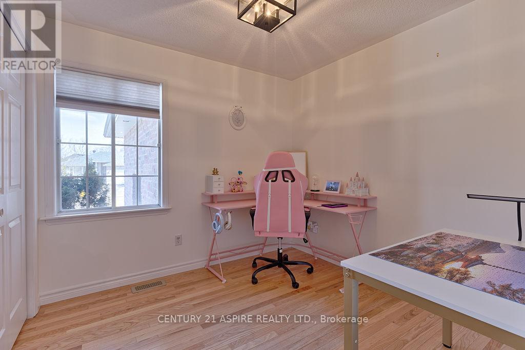 32 Bayshore Drive, Petawawa, Ontario  K8H 3R7 - Photo 18 - X12978944