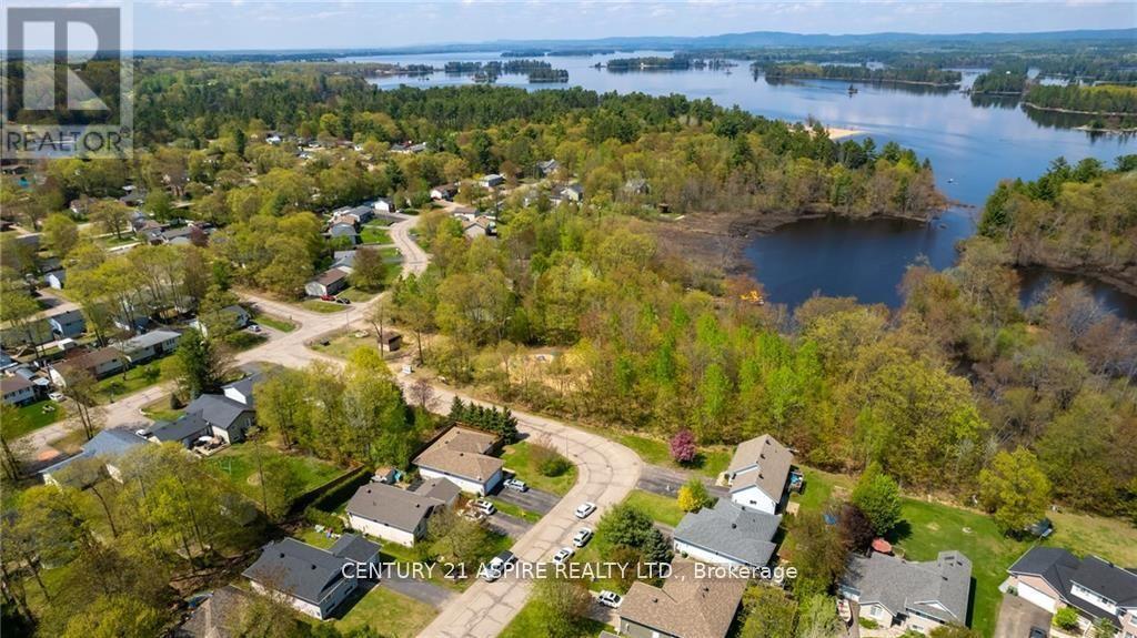 32 Bayshore Drive, Petawawa, Ontario  K8H 3R7 - Photo 2 - X12978944