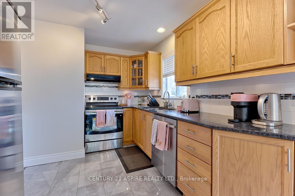 32 Bayshore Drive, Petawawa, Ontario  K8H 3R7 - Photo 13 - X12978944