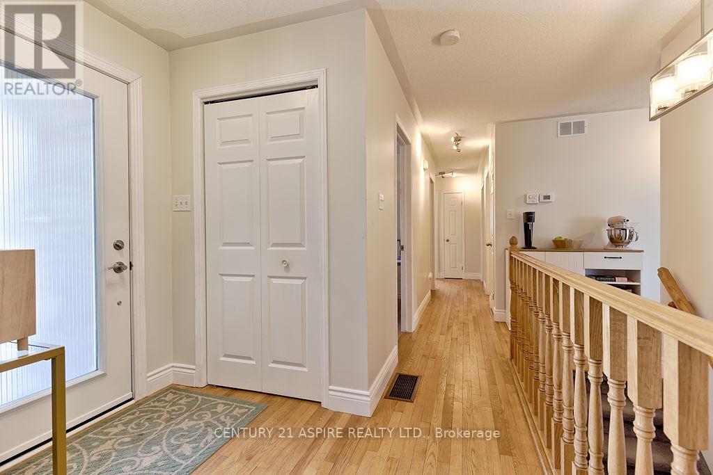 32 Bayshore Drive, Petawawa, Ontario  K8H 3R7 - Photo 4 - X12978944